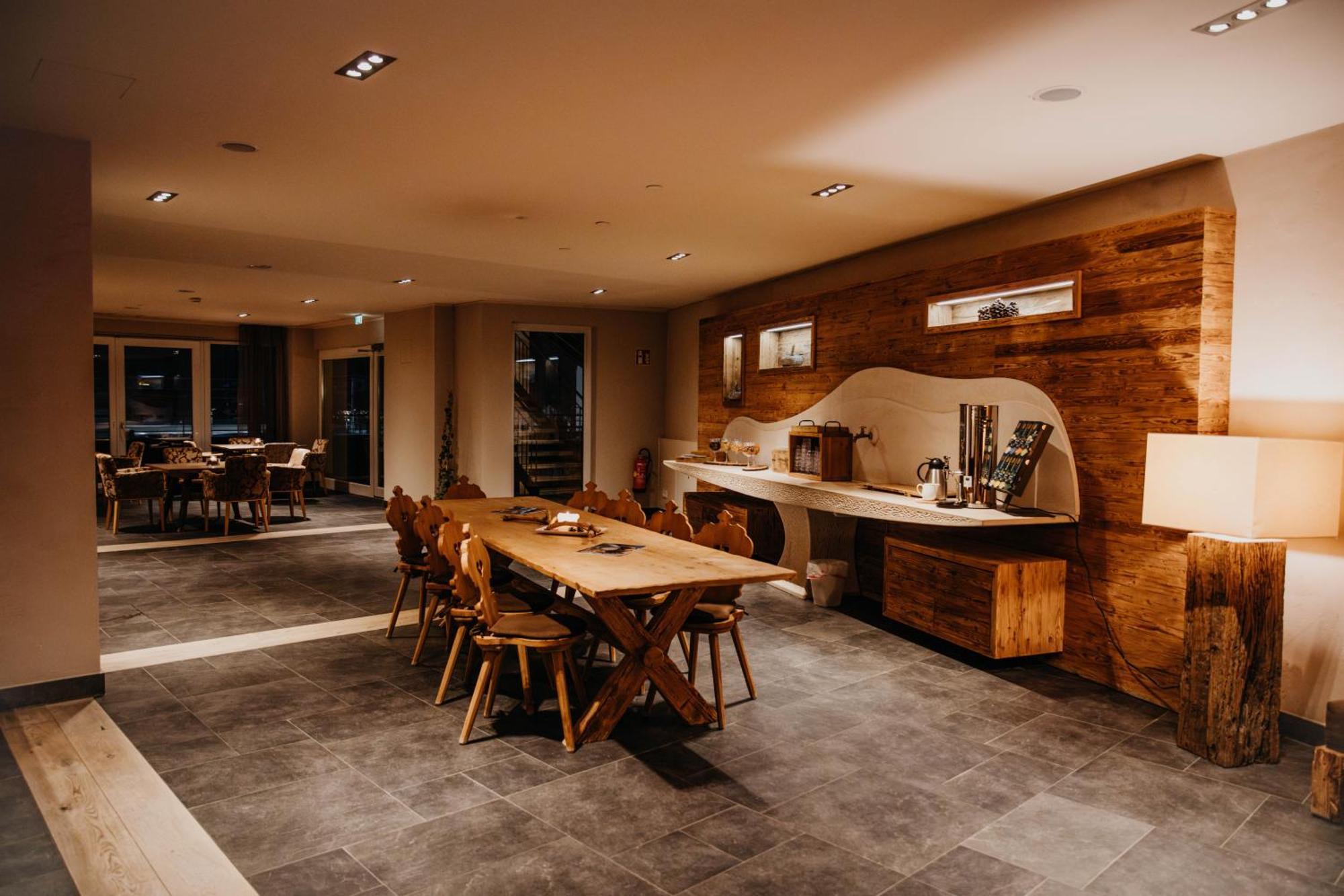 Post Seefeld - Wellnesshotel Tirol Зеефелд в Тирол Екстериор снимка